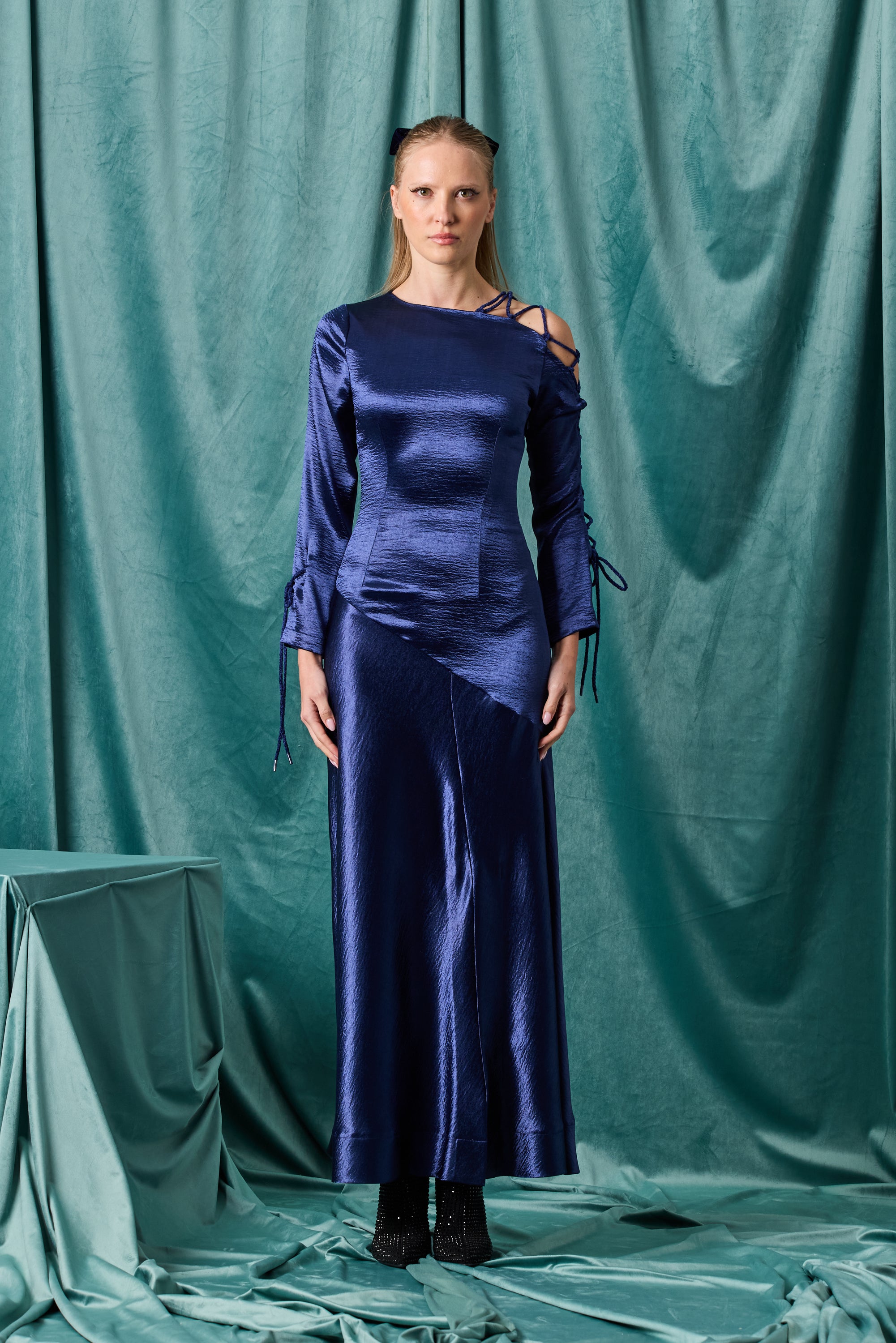 Silhouette Capsule - Look 03