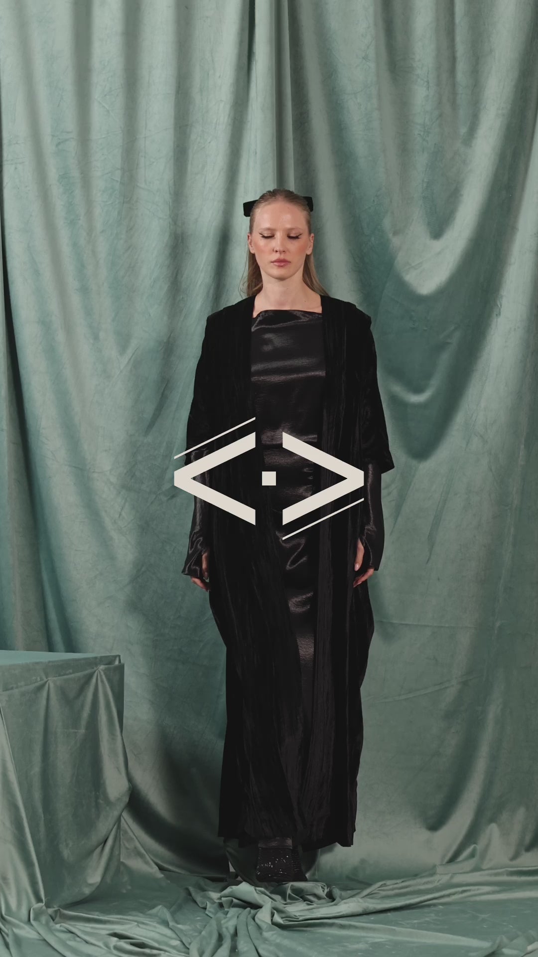 Silhouette Capsule  - Look 09