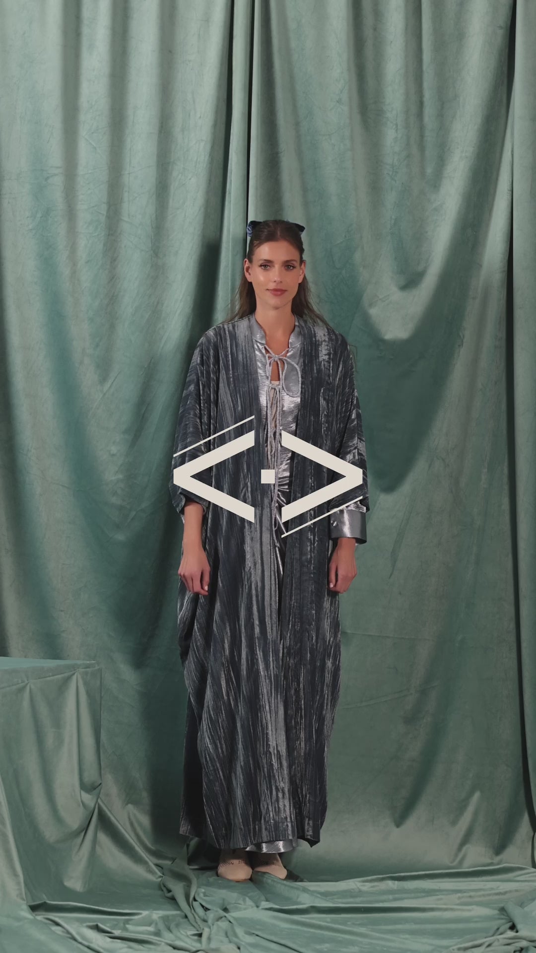 Silhouette Capsule - Look 06