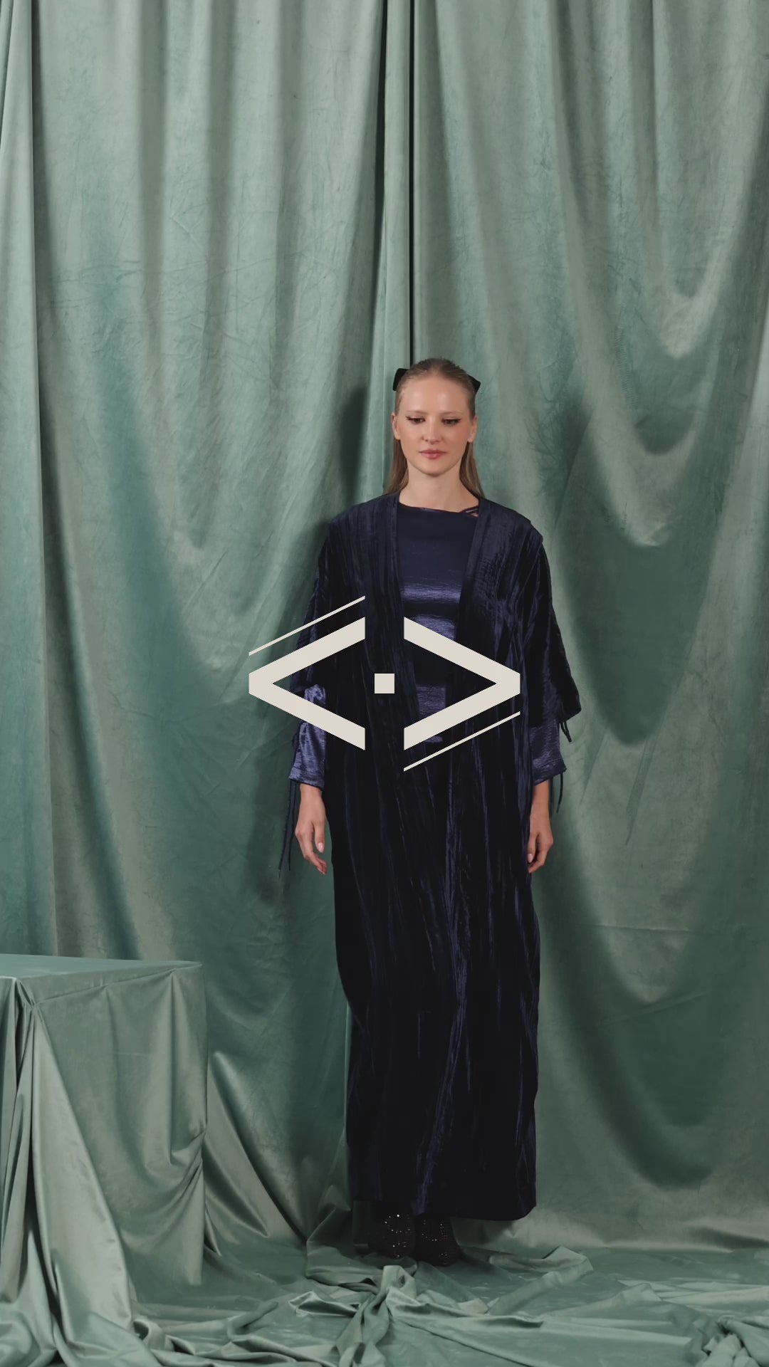 Silhouette Capsule - Look 03